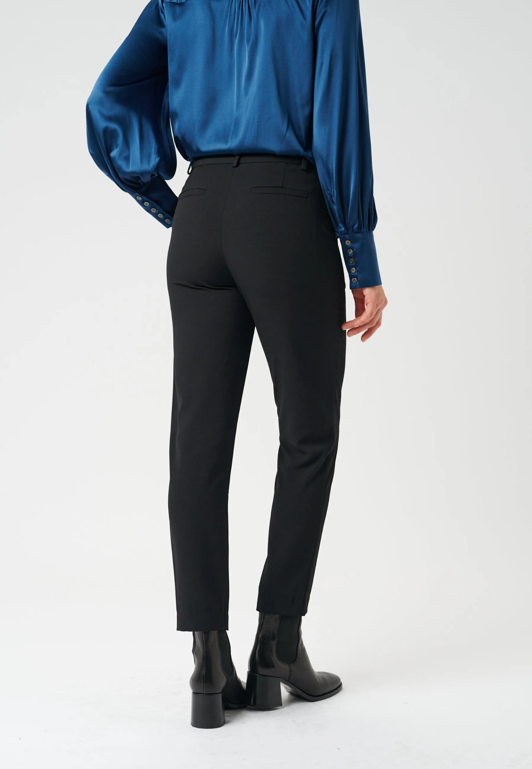 ARIEL (P)-Black
